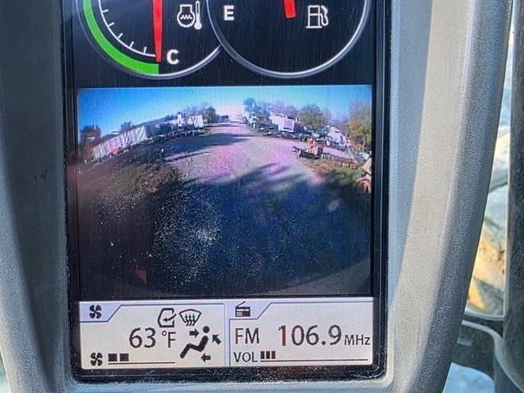 2015-deere-135g-image-82