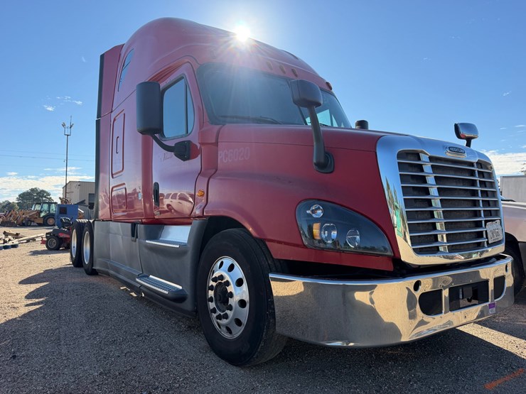 2016-freightliner-cascadia-125-image-1