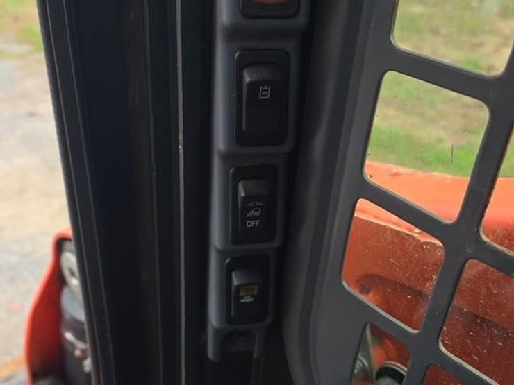 2016-kubota-ssv65-image-48