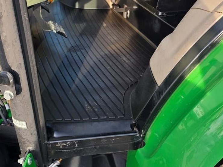 2019-john-deere-5100e-image-57