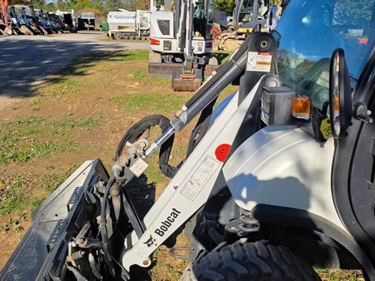 2010-bobcat-toolcat-5600-image-32