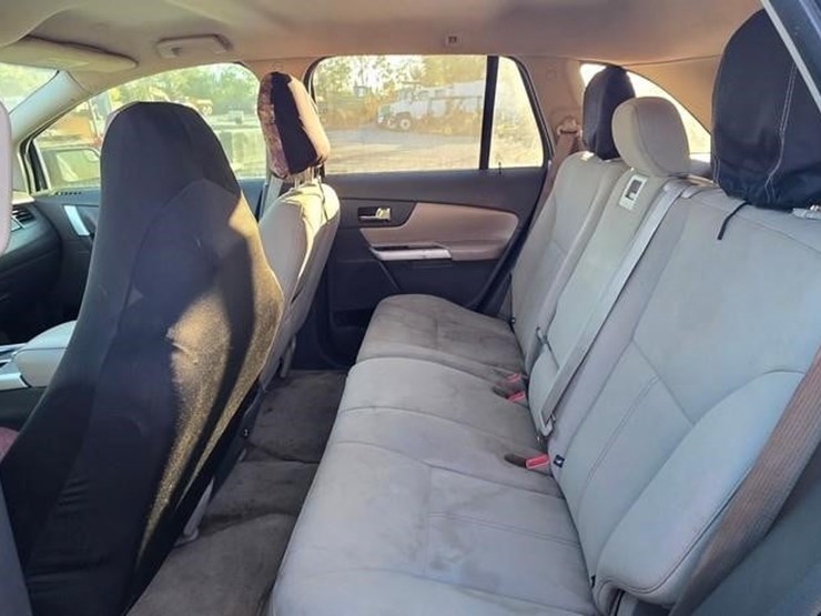 2011-ford-edge-se-image-36