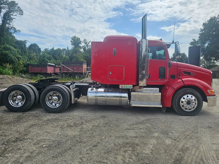 #15801-•-2012-peterbilt-384-sleeper-truck-image-42