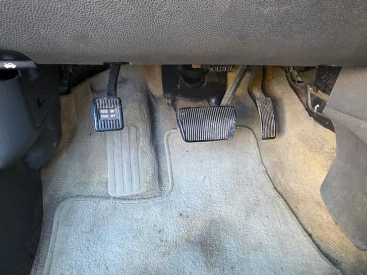 2011-ford-edge-se-image-42