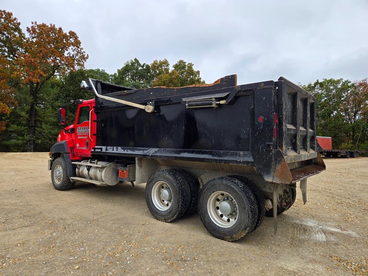 2012-caterpillar-ct660-image-10
