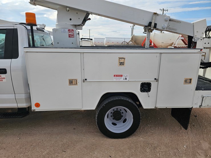 2021-ford-f550-image-10
