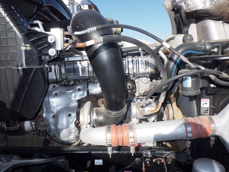 2019-freightliner-cascadia-126-image-25