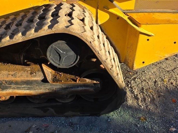 2018-deere-331g-image-24