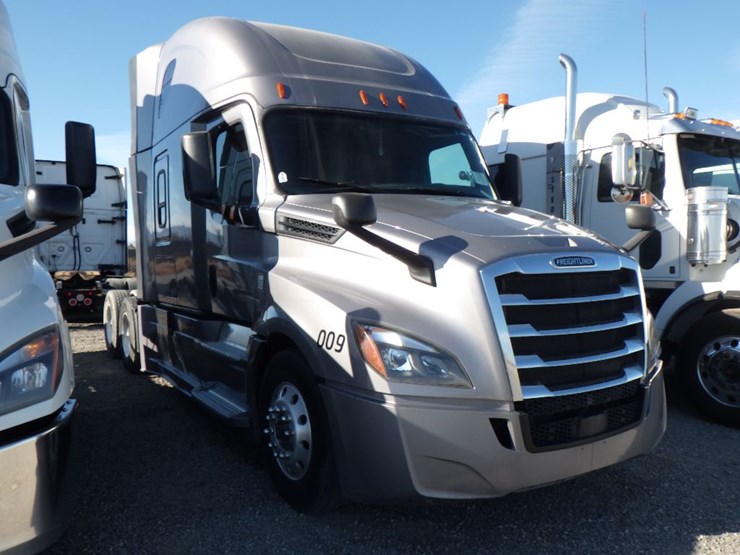 2019-freightliner-cascadia-126-image-4