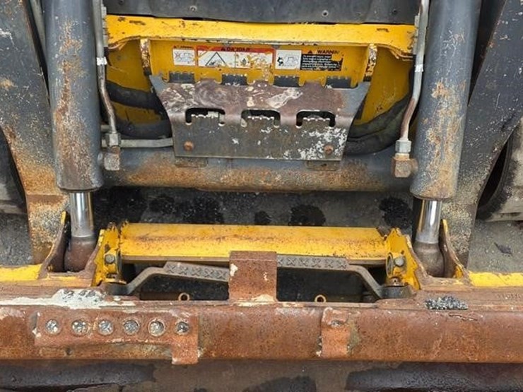 2017-deere-323e-image-37