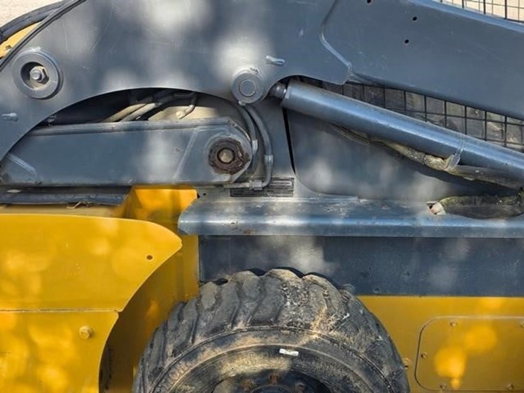 2014-new-holland-l218-image-15