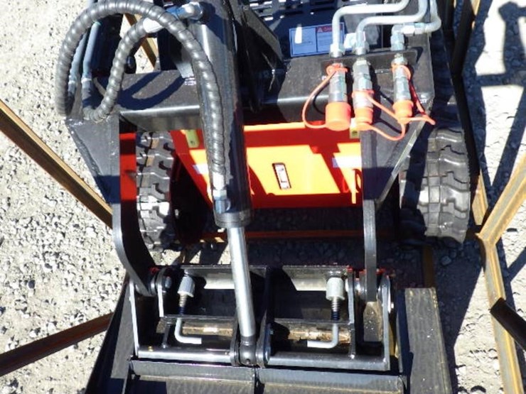 2026-agt-lrt23-skid-steer-tracked-loader-image-6