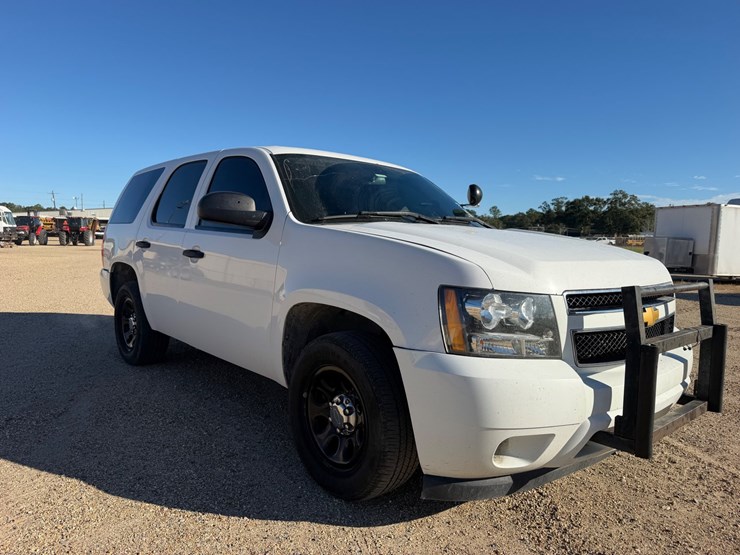 #87348-•-2013-chevy-tahoe-image-2