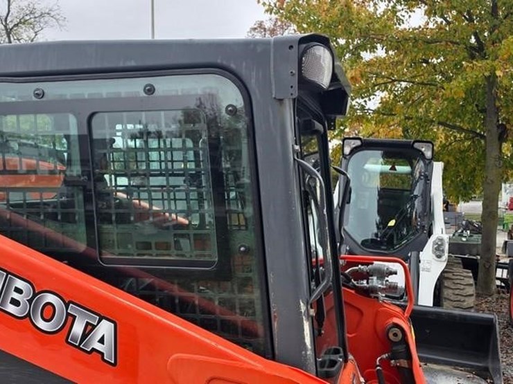 2016-kubota-ssv65-image-31