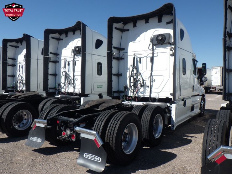 2023-freightliner-cascadia-126-image-9