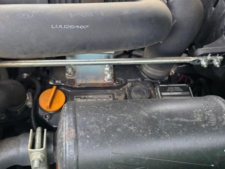 2014-john-deere-1025r-image-34