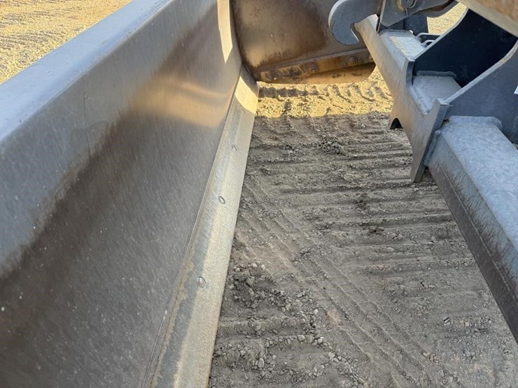 2019-case-570n-ep-skip-loader-image-33