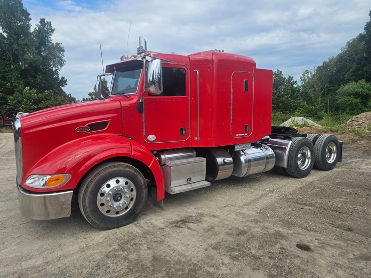 #15801-•-2012-peterbilt-384-sleeper-truck-image-9