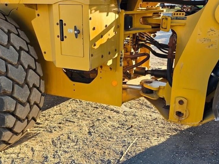 2015-caterpillar-938m-image-41