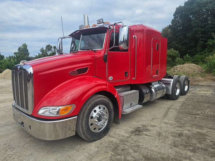 #15801-•-2012-peterbilt-384-sleeper-truck-image-6