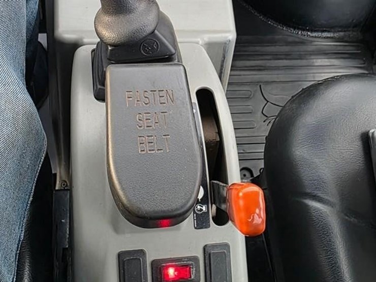 2003-bobcat-toolcat-5600-image-58