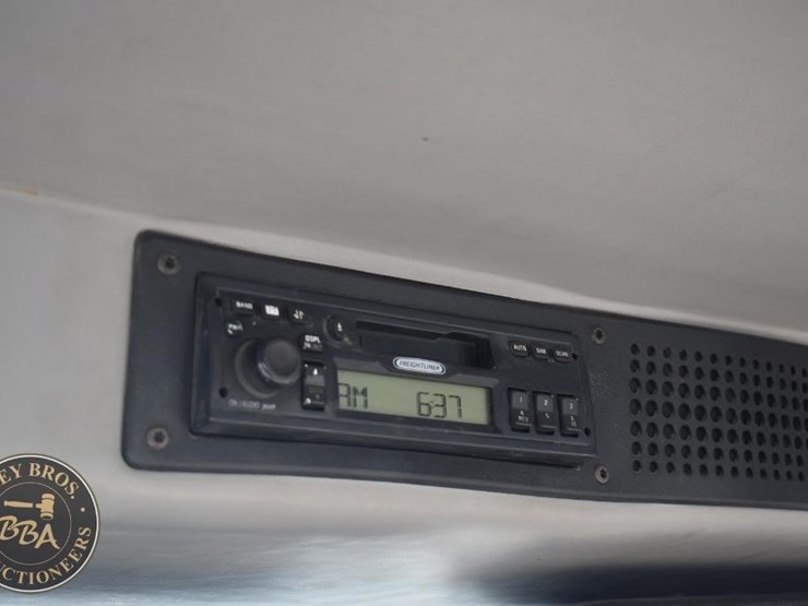 2001-freightliner-fl60-43183-image-28