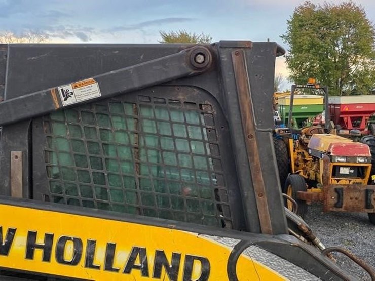 2007-new-holland-l185-image-10
