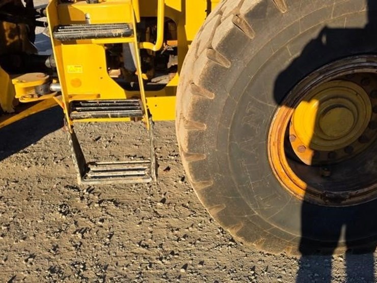 2015-caterpillar-938m-image-23