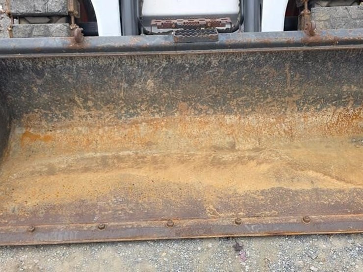 2012-bobcat-s650-image-35