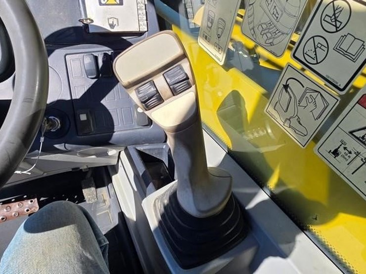 2018-caterpillar-tl642d-image-55