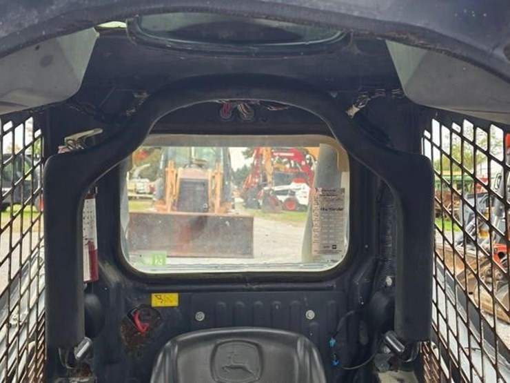 2017-deere-323e-image-46