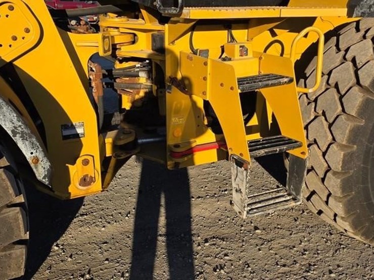 2015-caterpillar-938m-image-18