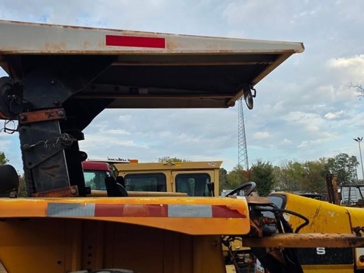 new-holland-6640-image-13