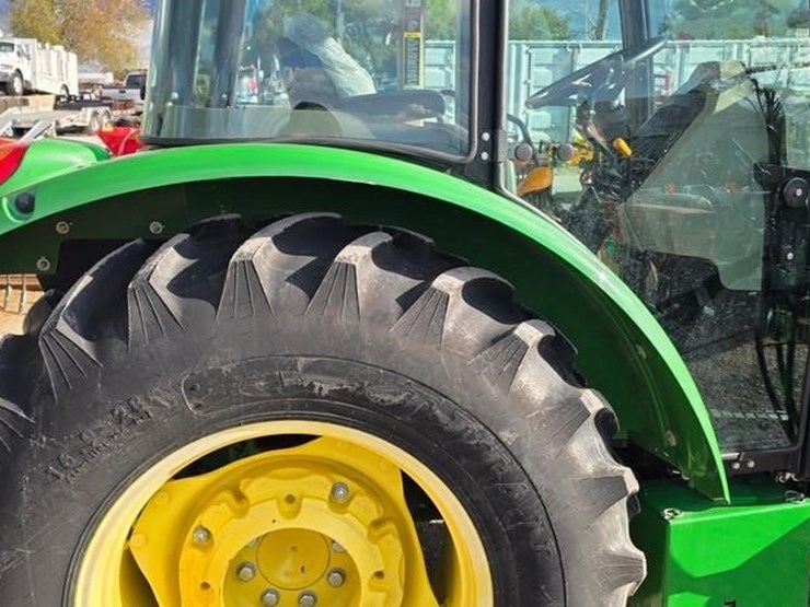 2016-john-deere-5065e-image-24