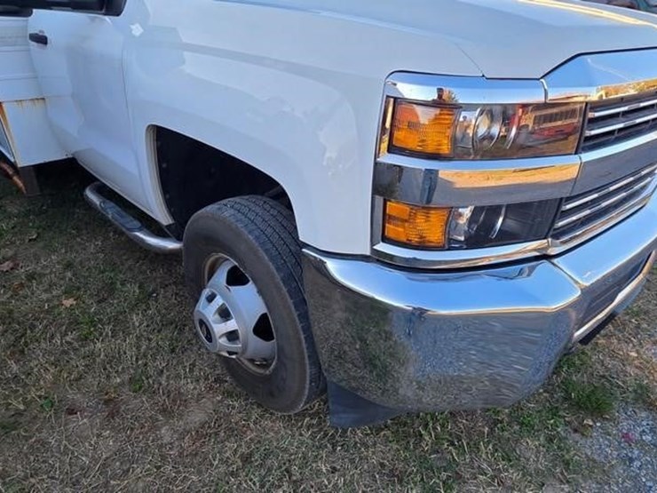 2015-chevrolet-silverado-3500hd-image-37