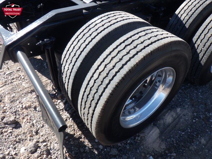 2020-peterbilt-579-image-9