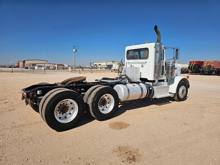 2012-peterbilt-367-image-5