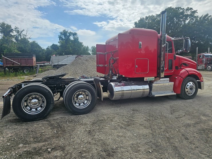 #15801-•-2012-peterbilt-384-sleeper-truck-image-38