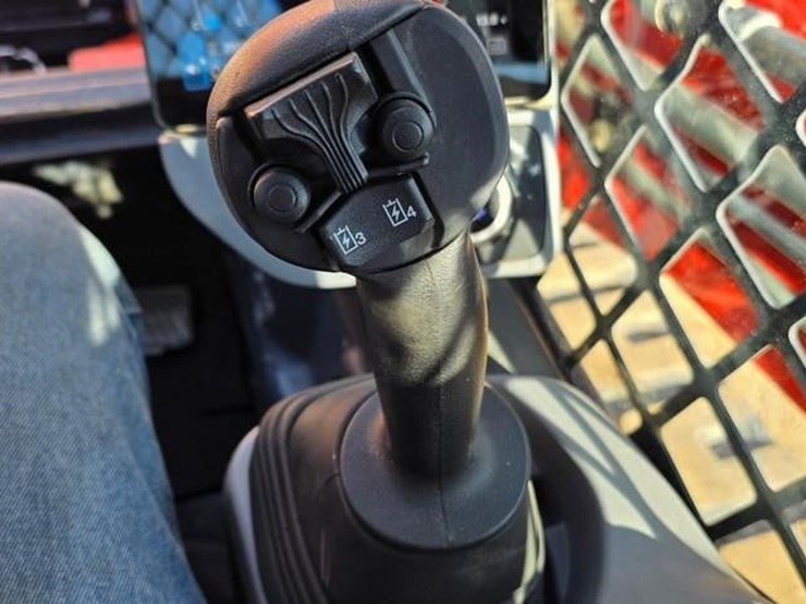 2023-kubota-svl75-3-image-56