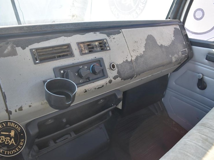 2001-freightliner-fl60-43183-image-26