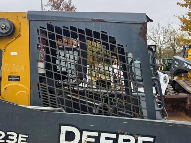 2017-deere-323e-image-13
