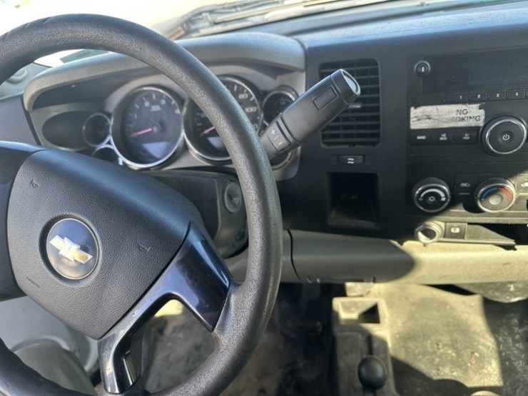 2013-chevrolet-silverado-3500-image-28