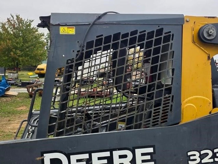2017-deere-323e-image-29