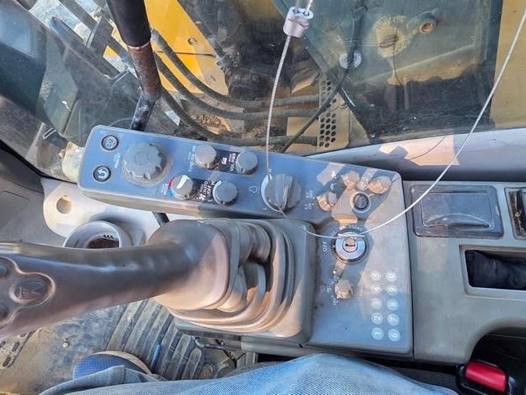2015-deere-135g-image-78