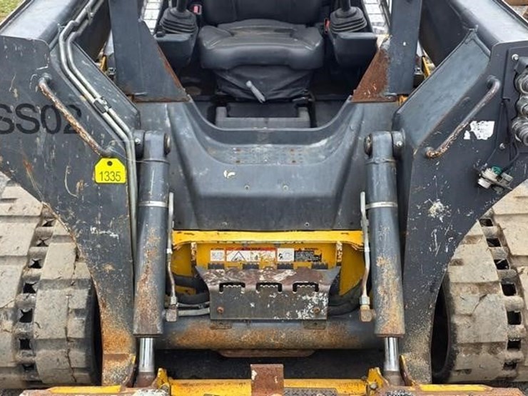 2017-deere-323e-image-38