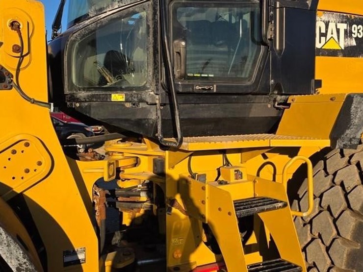 2015-caterpillar-938m-image-19