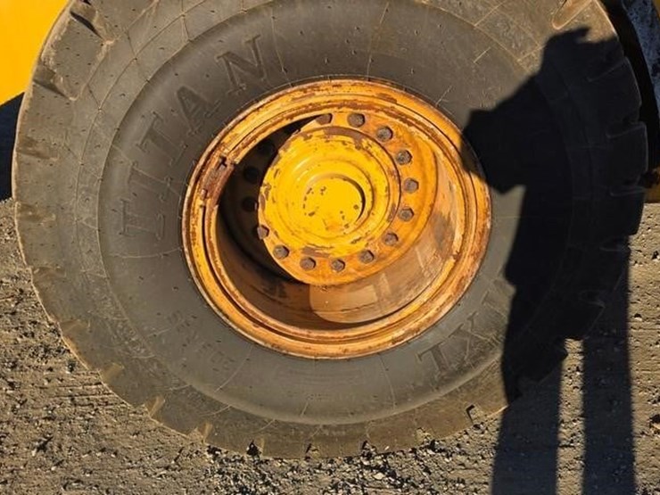 2015-caterpillar-938m-image-15