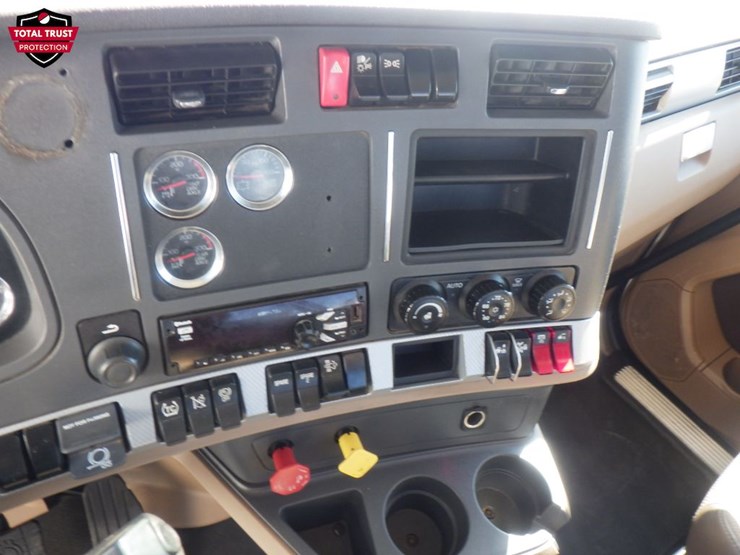 2020-kenworth-t680-image-17