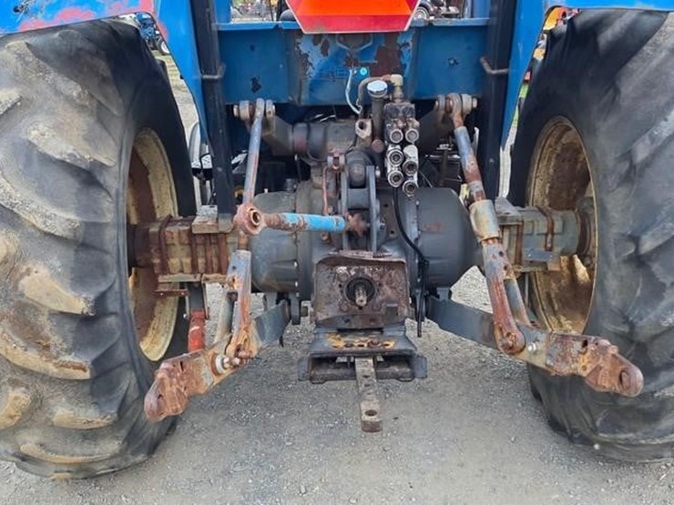 new-holland-ts110-image-18