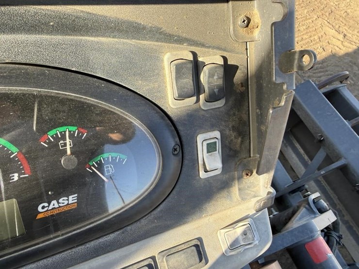 2019-case-570n-ep-skip-loader-image-16